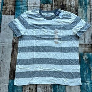 🚨3/$8🚨 New large men’s St. John’s bay short sleeve striped